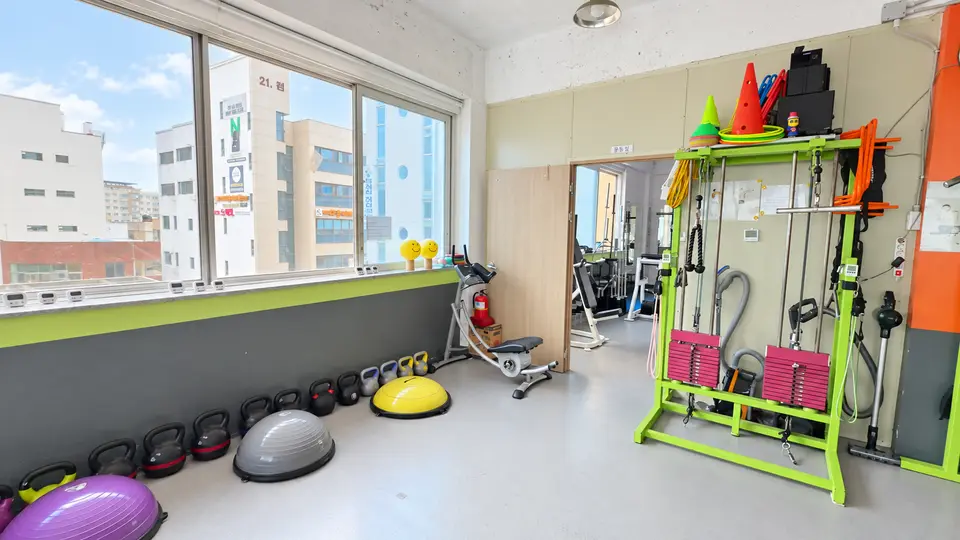 구제주 운동 공간 · 케틀벨·균형운동 소도구·케이블 기구